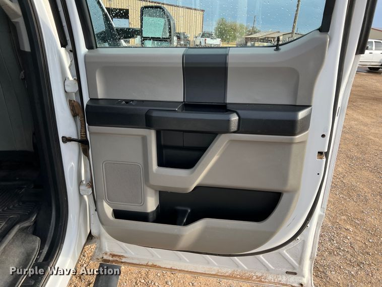 image for item DN5204 2019 Ford  F350 Super Duty  Crew Cab utility bed pickup truck