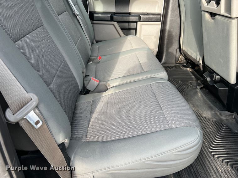 image for item DN5204 2019 Ford  F350 Super Duty  Crew Cab utility bed pickup truck