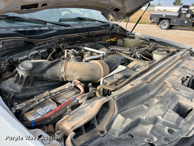 image for item DN5204 2019 Ford  F350 Super Duty  Crew Cab utility bed pickup truck