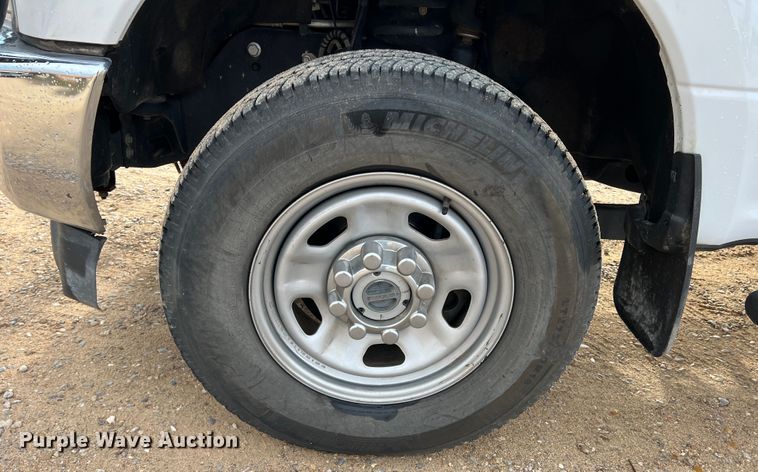 image for item DN5204 2019 Ford  F350 Super Duty  Crew Cab utility bed pickup truck