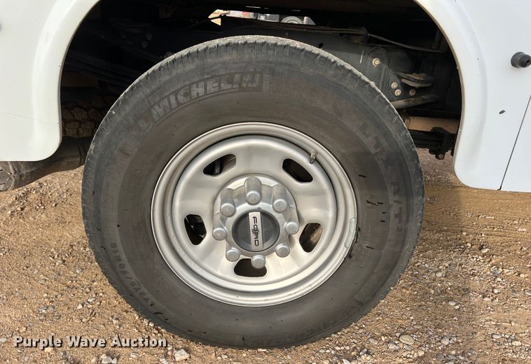 image for item DN5204 2019 Ford  F350 Super Duty  Crew Cab utility bed pickup truck