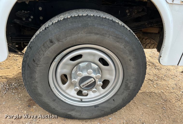 image for item DN5204 2019 Ford  F350 Super Duty  Crew Cab utility bed pickup truck