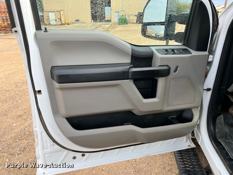 image for item DN5206 2021 Ford F350 Super Duty  Crew Cab pickup truck