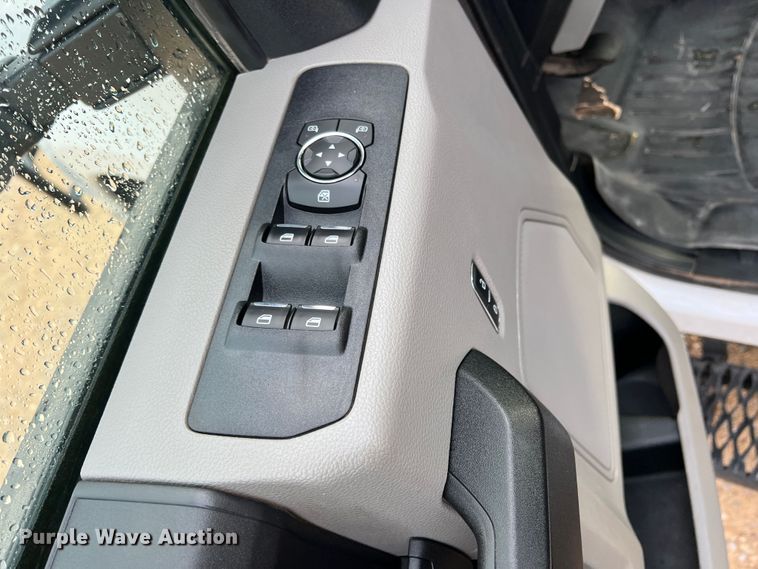 image for item DN5206 2021 Ford F350 Super Duty  Crew Cab pickup truck