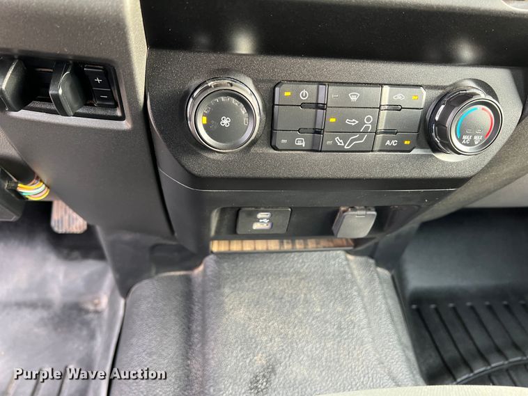 image for item DN5206 2021 Ford F350 Super Duty  Crew Cab pickup truck