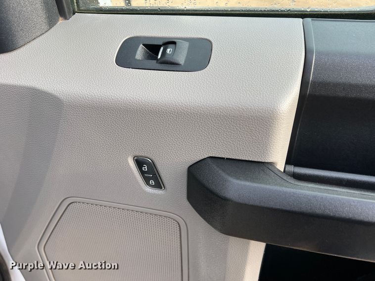 image for item DN5206 2021 Ford F350 Super Duty  Crew Cab pickup truck