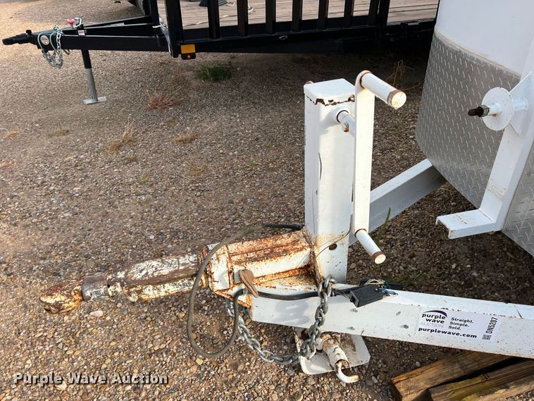 image for item DN5207 1995 CM  enclosed cargo trailer