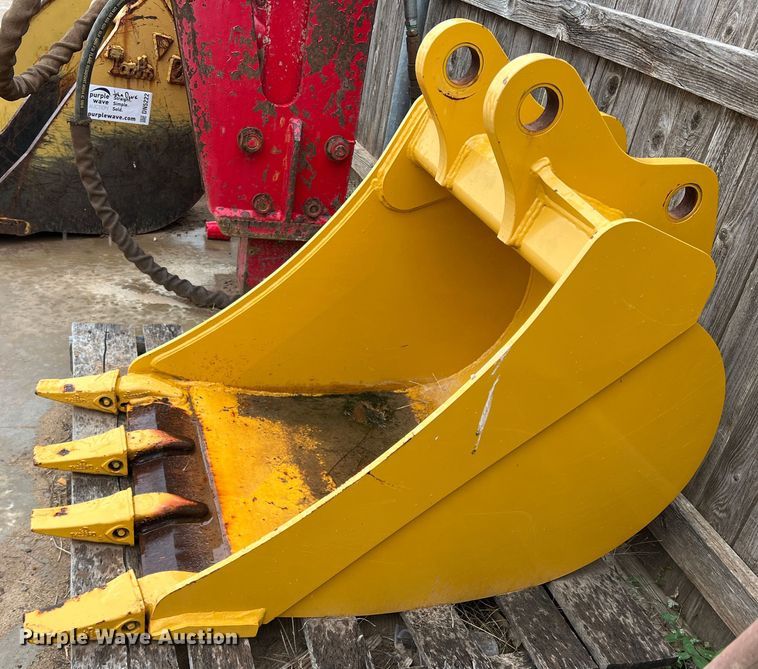 image for item DN5224 John Deere  backhoe bucket