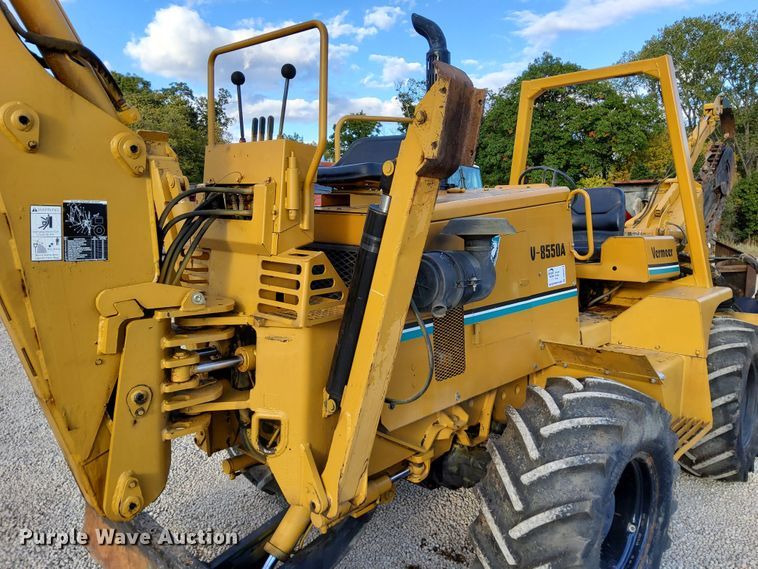 image for item DN6879 1999 Vermeer V8550A  trencher