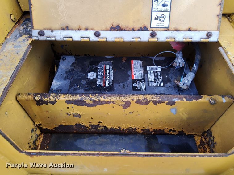 image for item DN6879 1999 Vermeer V8550A  trencher