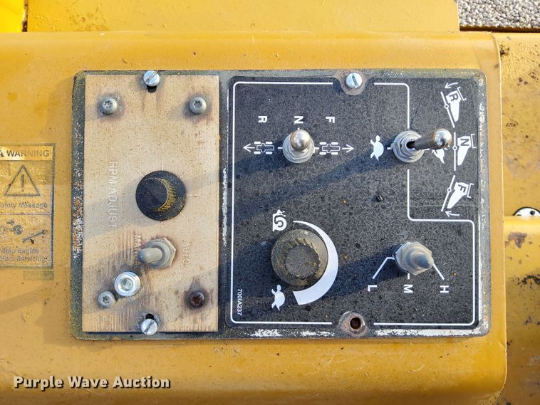 image for item DN6879 1999 Vermeer V8550A  trencher