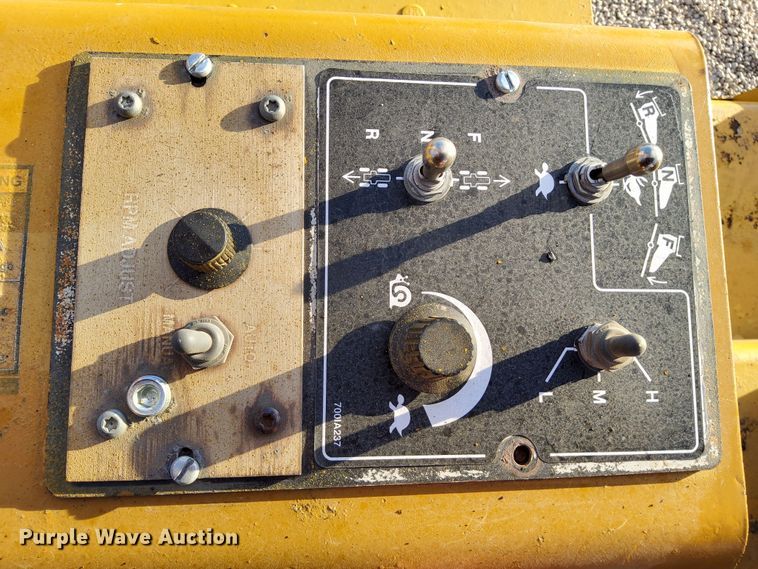 image for item DN6879 1999 Vermeer V8550A  trencher