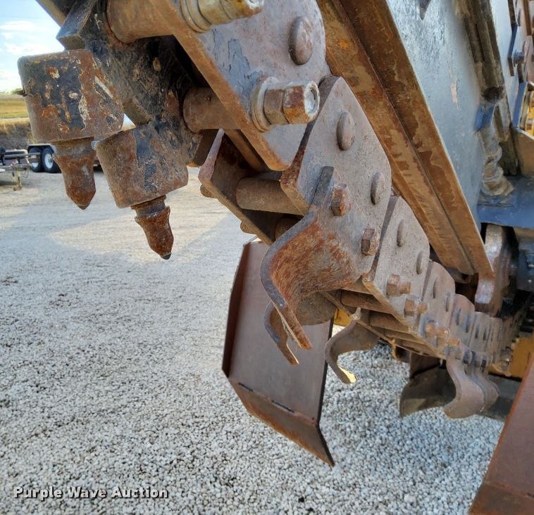image for item DN6879 1999 Vermeer V8550A  trencher