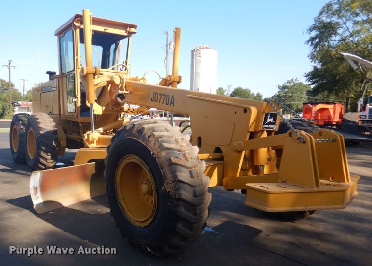 image for item DO1608 John Deere 770A  motor grader