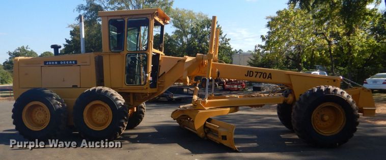 image for item DO1608 John Deere 770A  motor grader