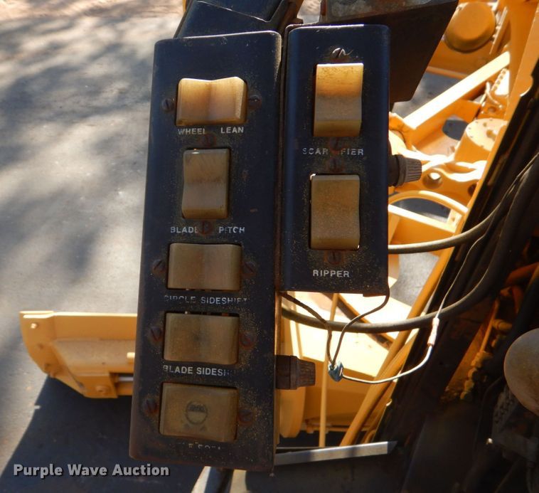 image for item DO1608 John Deere 770A  motor grader