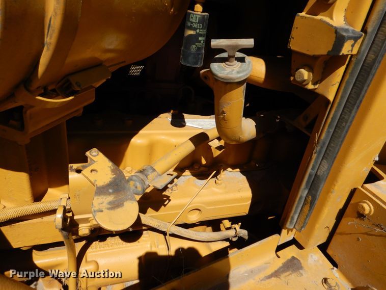 image for item DO1614 1999 Caterpillar D6R  dozer