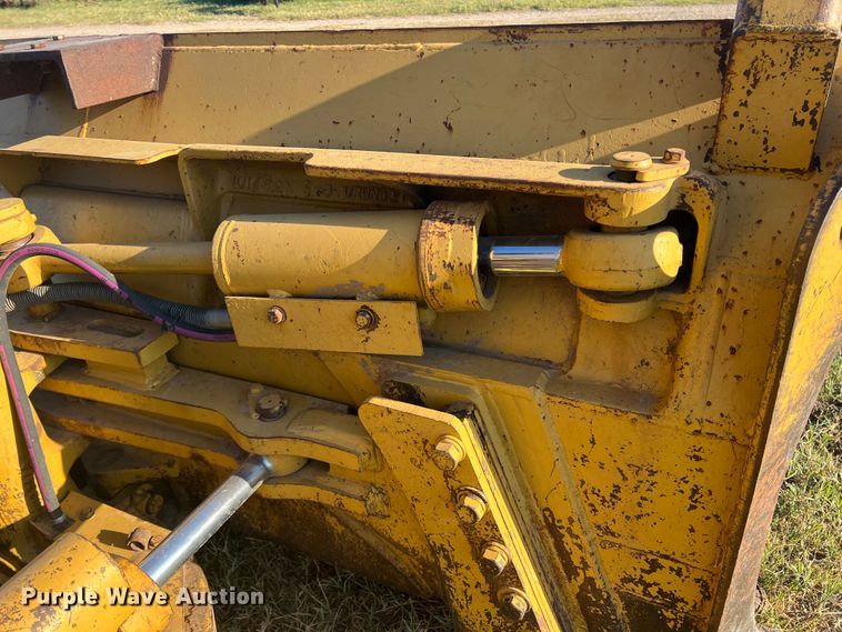image for item DO8769 1989 Caterpillar D4H  dozer