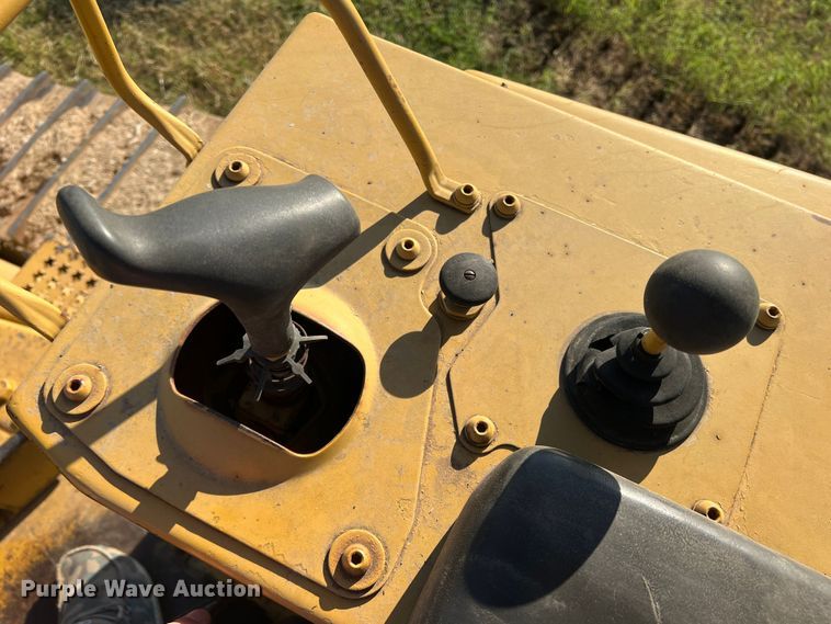 image for item DO8769 1989 Caterpillar D4H  dozer