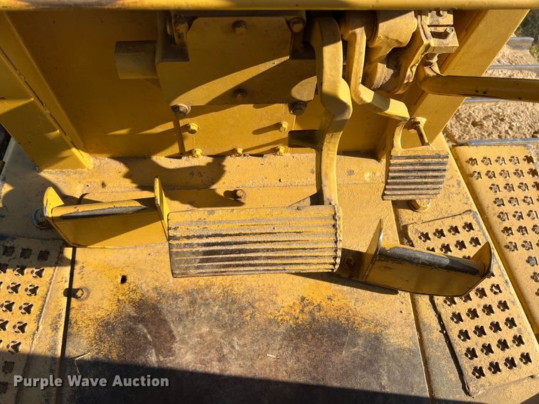 image for item DO8769 1989 Caterpillar D4H  dozer