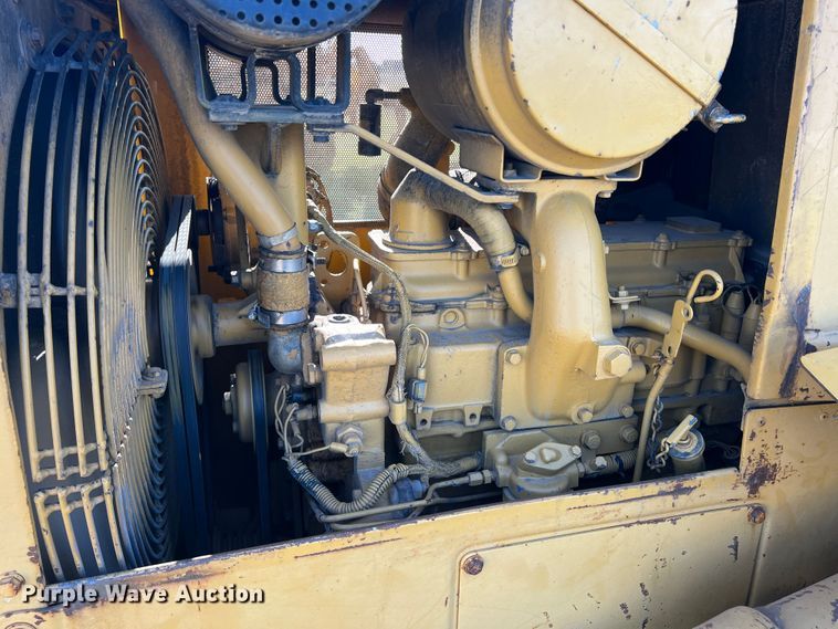 image for item DO8769 1989 Caterpillar D4H  dozer