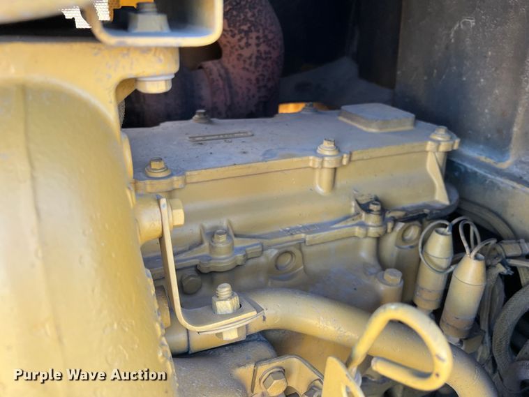 image for item DO8769 1989 Caterpillar D4H  dozer