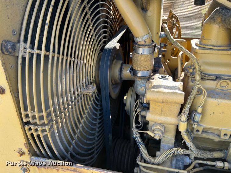 image for item DO8769 1989 Caterpillar D4H  dozer