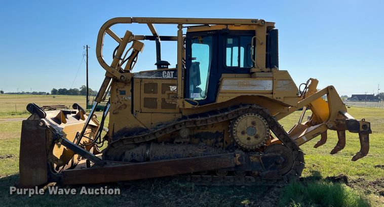 image for item DO8770 2004 Caterpillar D6R XL Series II  dozer
