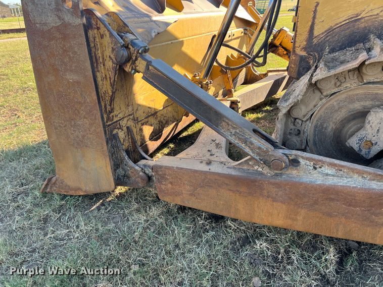 image for item DO8770 2004 Caterpillar D6R XL Series II  dozer