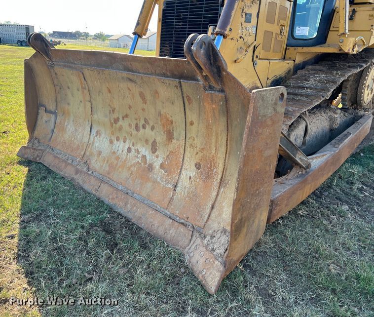image for item DO8770 2004 Caterpillar D6R XL Series II  dozer