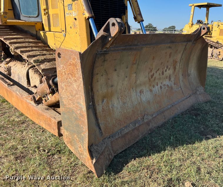 image for item DO8770 2004 Caterpillar D6R XL Series II  dozer