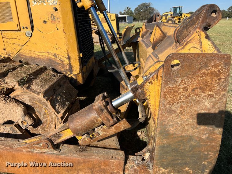 image for item DO8770 2004 Caterpillar D6R XL Series II  dozer