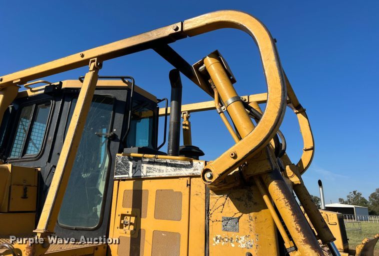 image for item DO8770 2004 Caterpillar D6R XL Series II  dozer