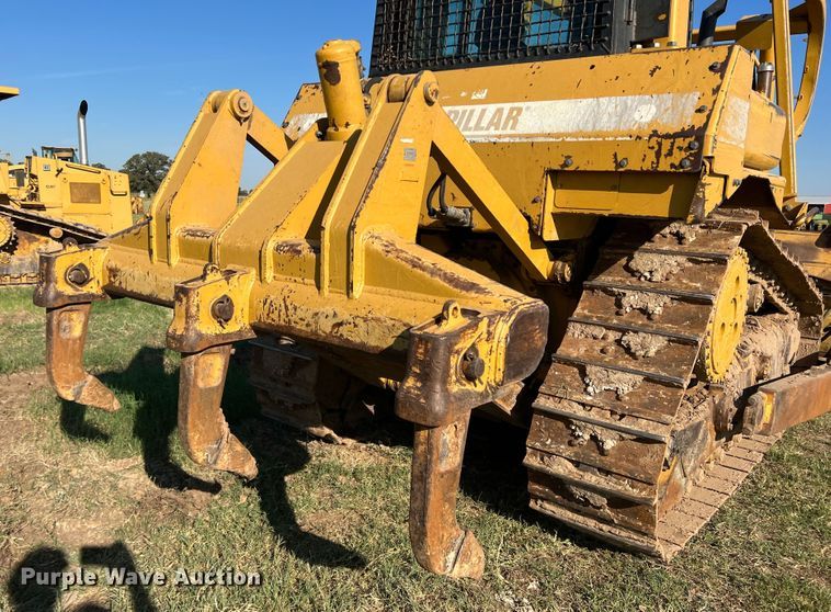 image for item DO8770 2004 Caterpillar D6R XL Series II  dozer