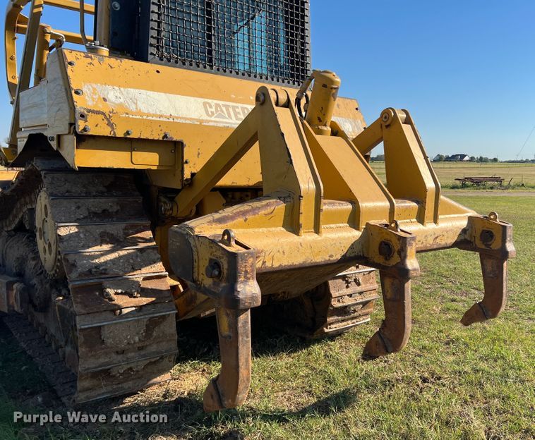image for item DO8770 2004 Caterpillar D6R XL Series II  dozer