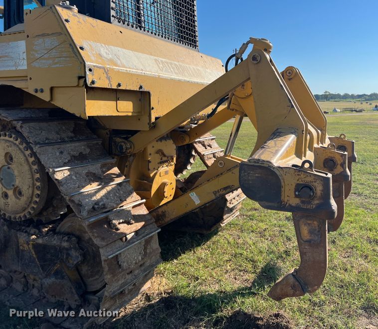 image for item DO8770 2004 Caterpillar D6R XL Series II  dozer