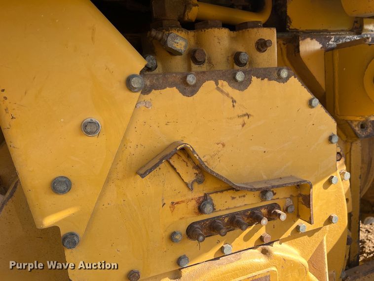 image for item DO8770 2004 Caterpillar D6R XL Series II  dozer