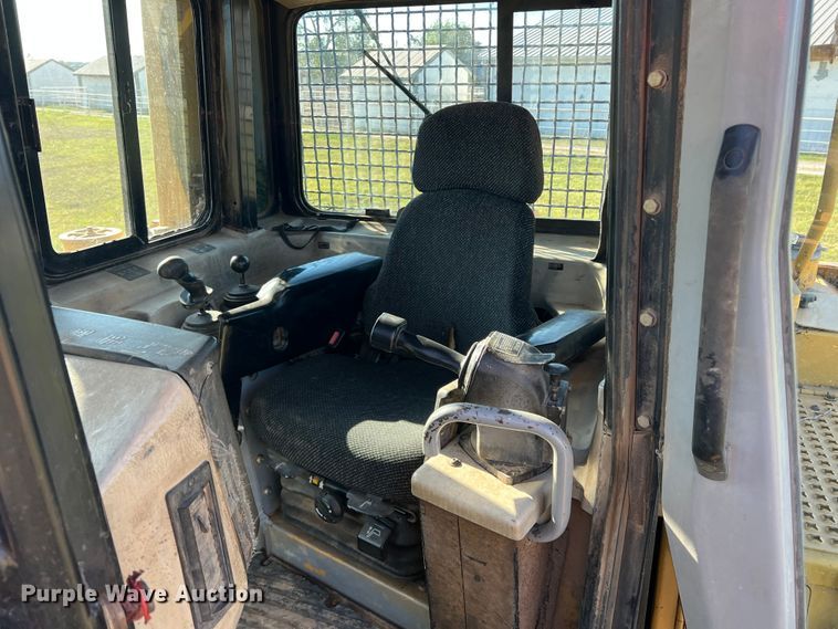 image for item DO8770 2004 Caterpillar D6R XL Series II  dozer