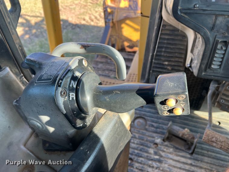 image for item DO8770 2004 Caterpillar D6R XL Series II  dozer