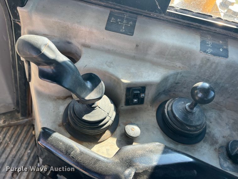 image for item DO8770 2004 Caterpillar D6R XL Series II  dozer