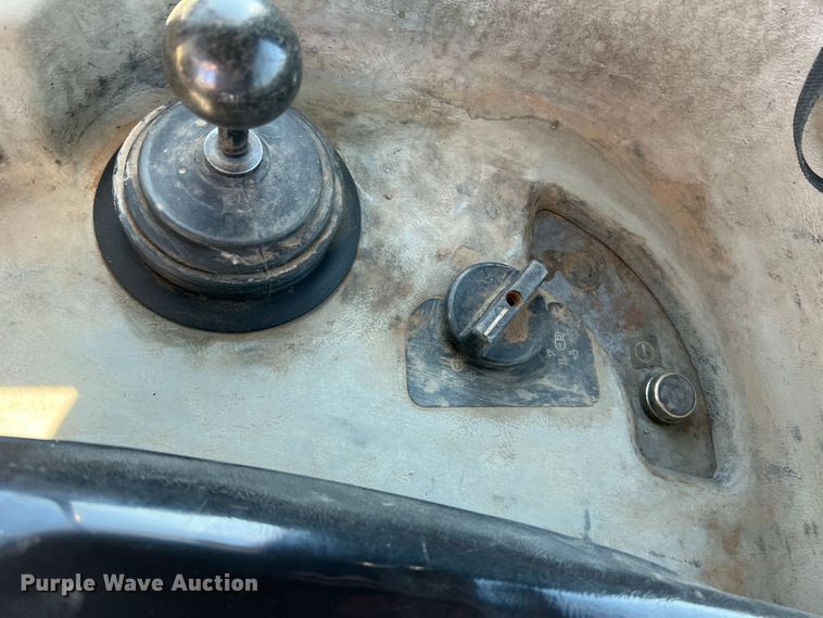 image for item DO8770 2004 Caterpillar D6R XL Series II  dozer