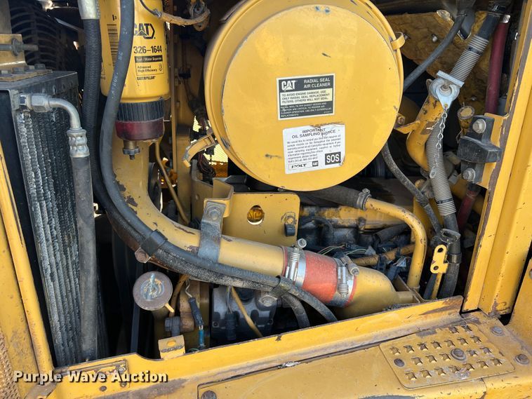 image for item DO8770 2004 Caterpillar D6R XL Series II  dozer