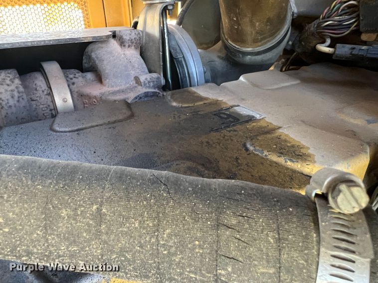 image for item DO8770 2004 Caterpillar D6R XL Series II  dozer