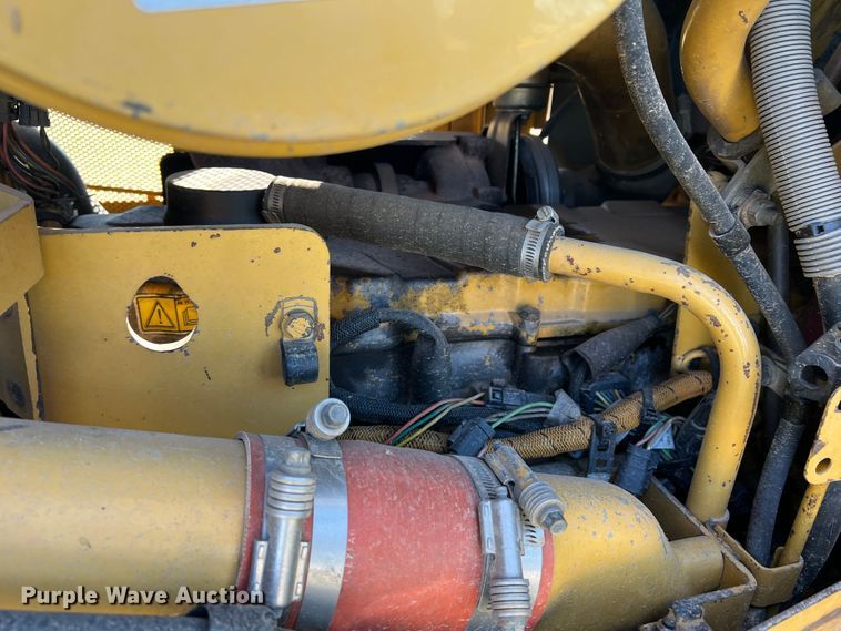 image for item DO8770 2004 Caterpillar D6R XL Series II  dozer