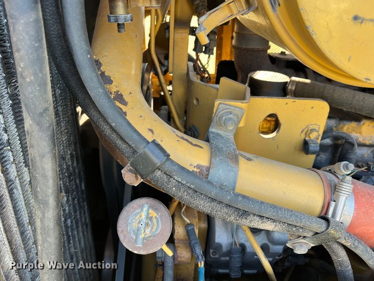 image for item DO8770 2004 Caterpillar D6R XL Series II  dozer