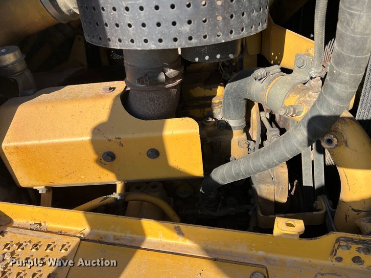 image for item DO8770 2004 Caterpillar D6R XL Series II  dozer