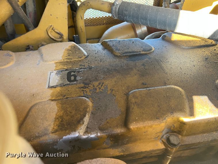 image for item DO8770 2004 Caterpillar D6R XL Series II  dozer