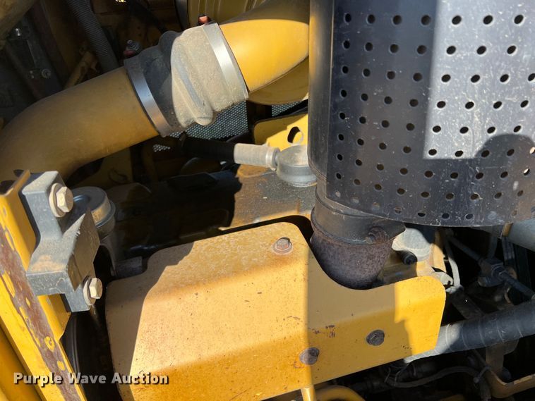 image for item DO8770 2004 Caterpillar D6R XL Series II  dozer