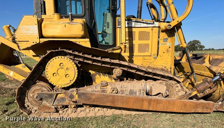 image for item DO8770 2004 Caterpillar D6R XL Series II  dozer