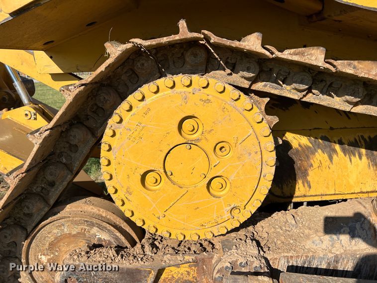 image for item DO8770 2004 Caterpillar D6R XL Series II  dozer